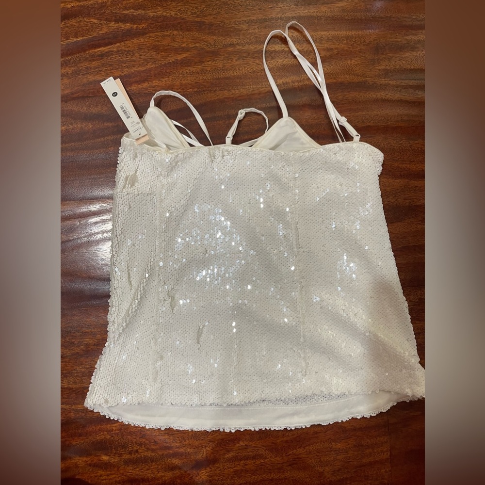 White sequence Tank